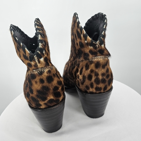 ALICE+OLIVIA Kiara Leopard Print Calf Hair Western Whip Stitch Booties S… - Picture 4 of 7